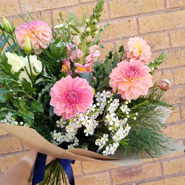 Subscription flowers by Emma of Floriana Floristry containing pink and white flowers
